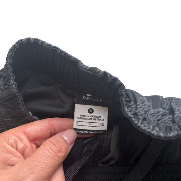 Nike Black Geometric Patterned Basketball Shorts Size S(8-9) - Picture 4 of 4